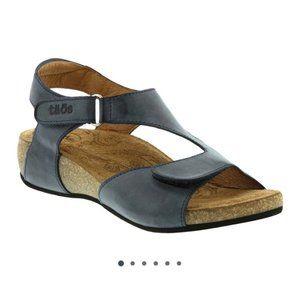 Taos Rita comfort sandal Velcro straps blue 6.5
